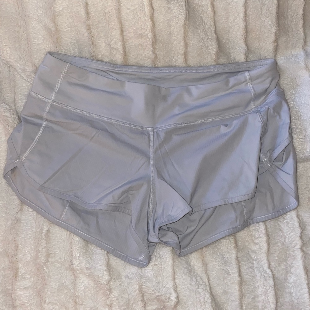 WHITE LULU SHORTS SIZE 6